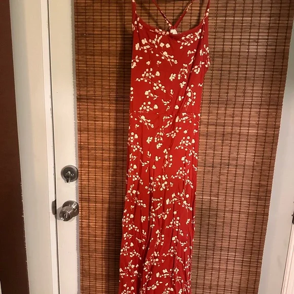 Pact Organic: Elegant Red Floral Midi Dress - Picture 5 of 6